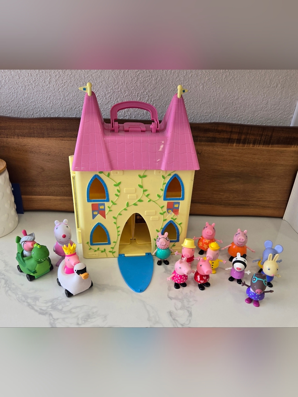 Peppa Pig Castle & Figures